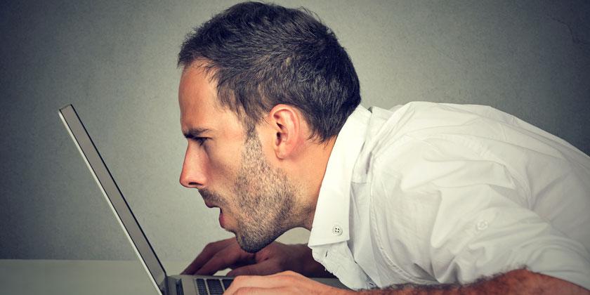 La distancia que deberías mantener entre tus ojos y las pantallas